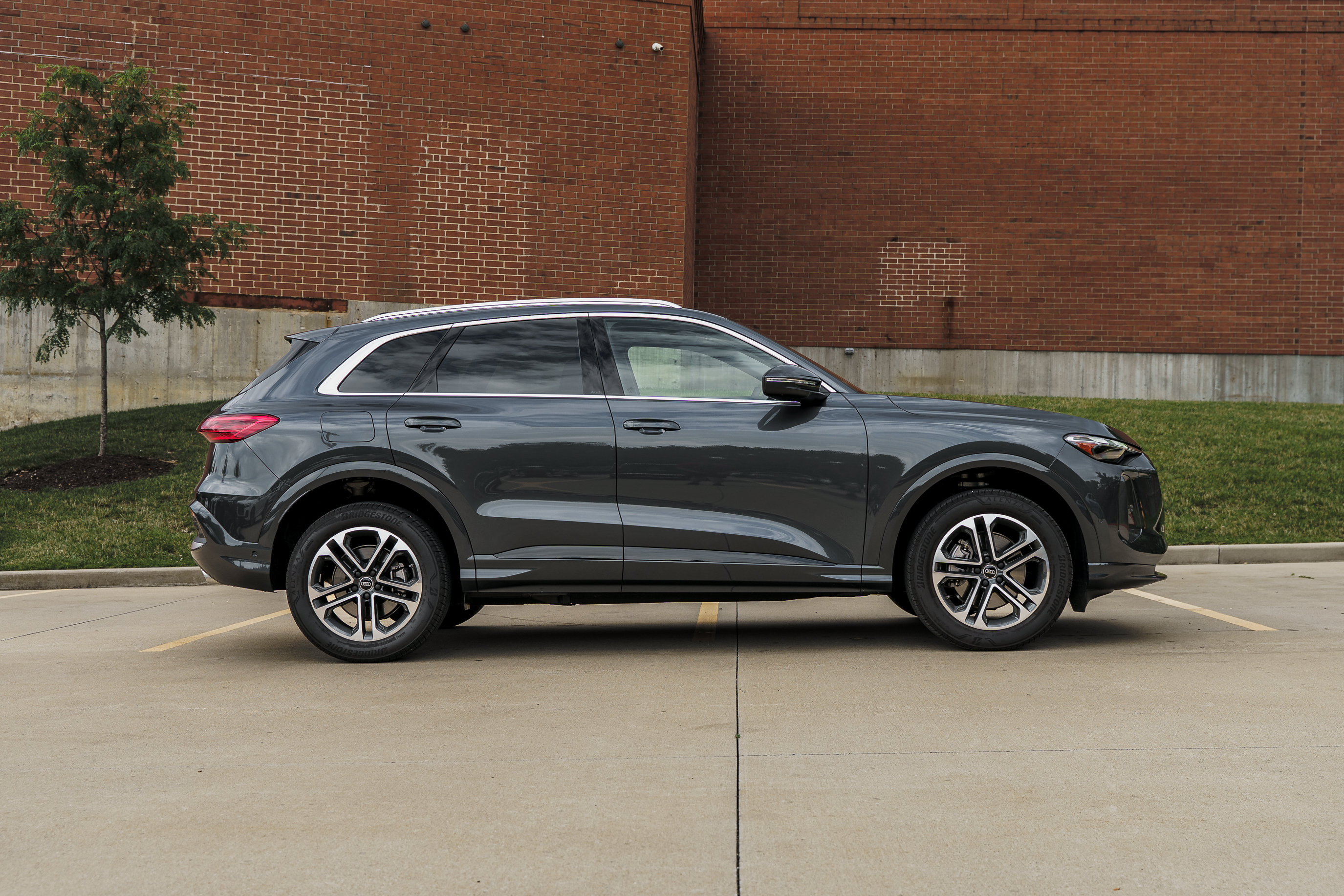 Certified 2025 Audi Q5 Premium AWD/4WD image 3