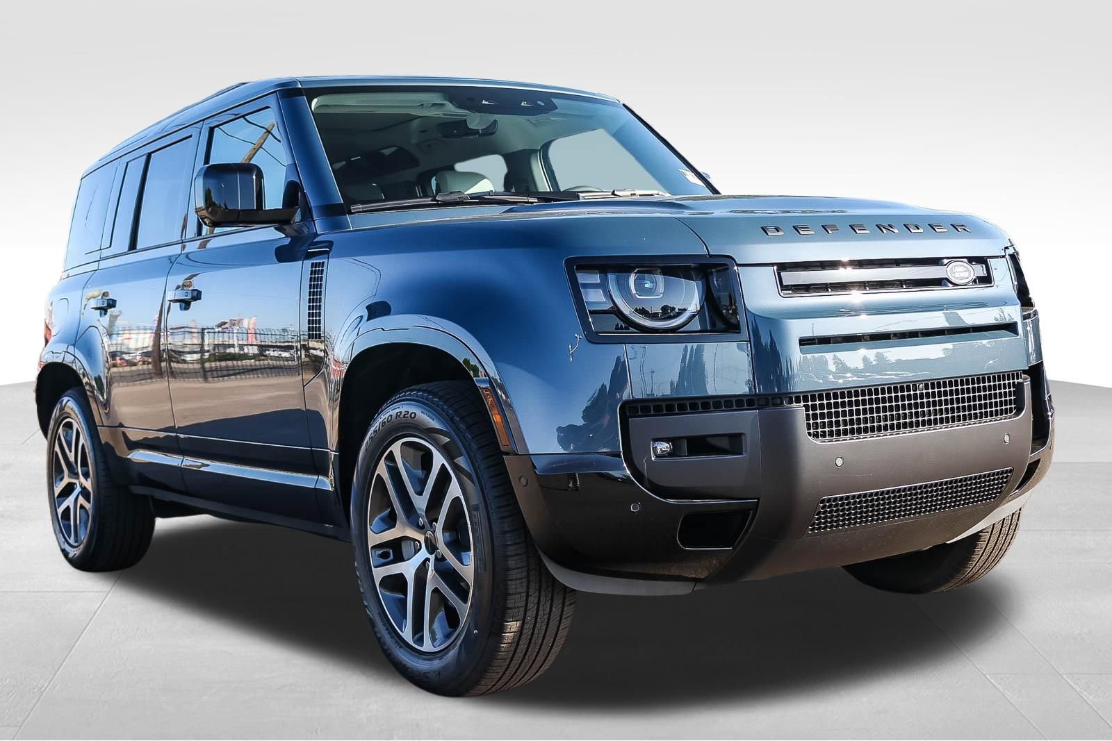 New 2026 Land Rover Defender 110 X-Dynamic SE AWD/4WD image 3