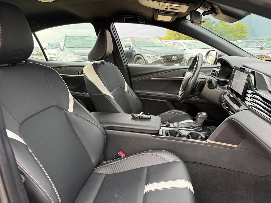 Used 2025 Toyota Camry SE FWD image 39