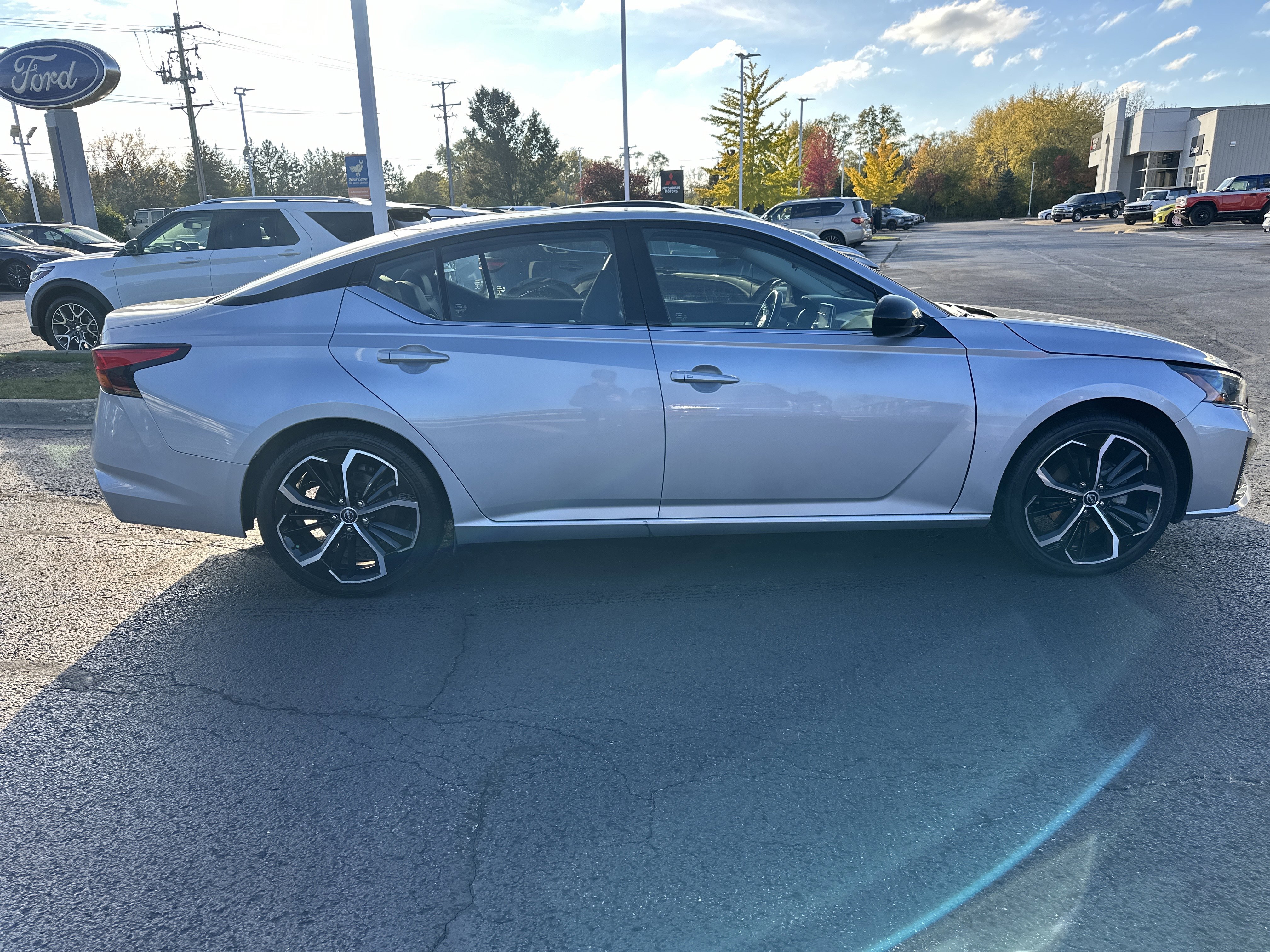 Used 2023 Nissan Altima 2.5 SR image 2