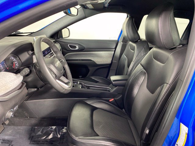 Used 2023 Jeep Compass Latitude w/ Convenience Group AWD/4WD image 17