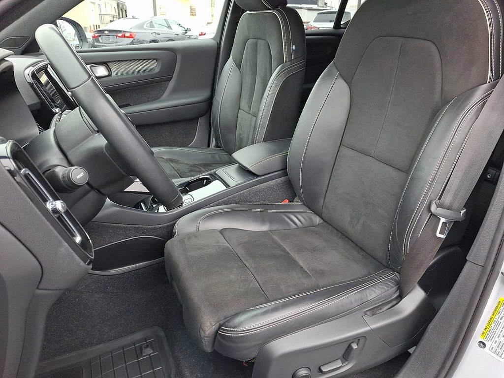 Used 2022 Volvo XC40 P8 Recharge Ultimate image 17