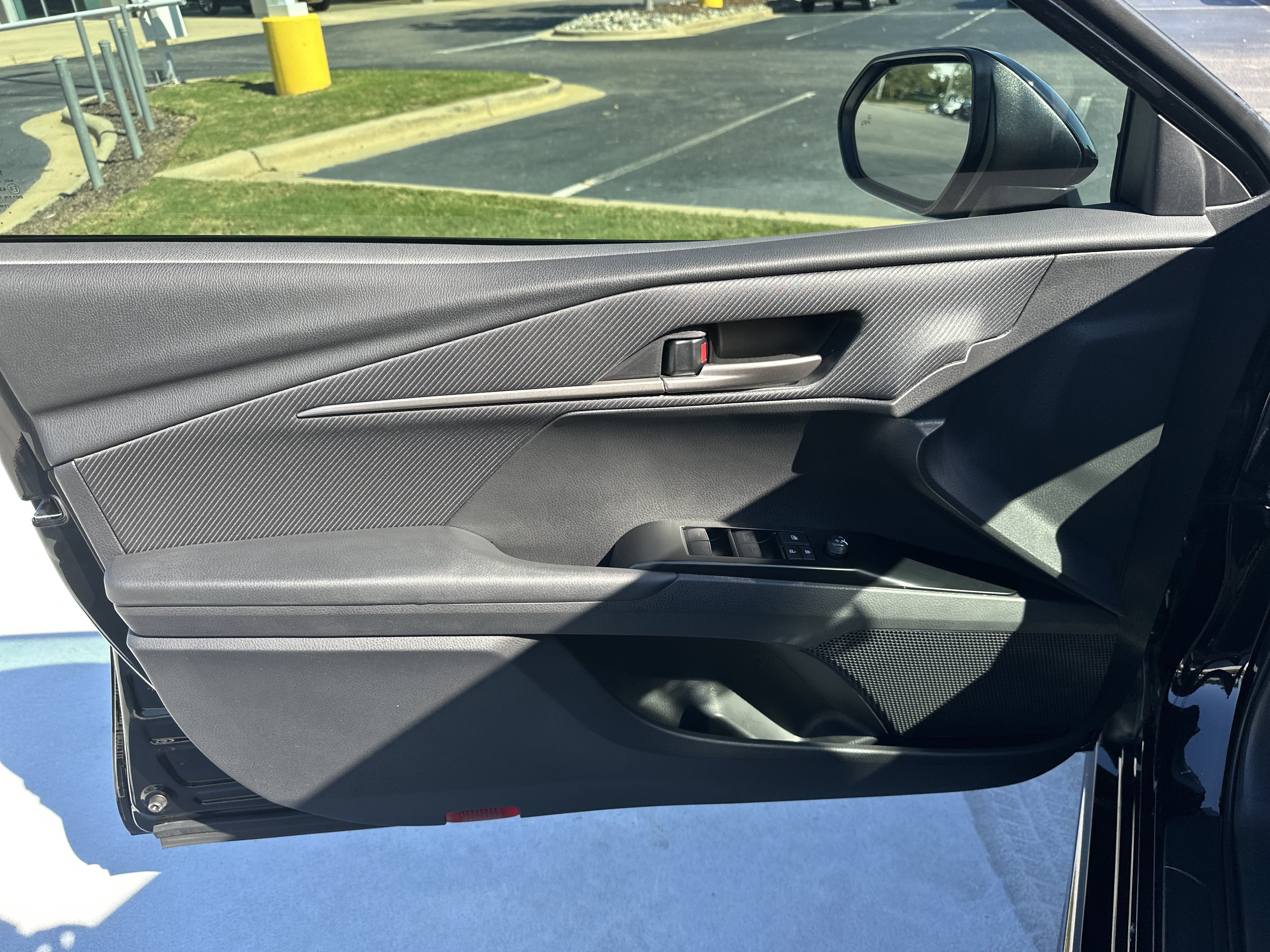 Used 2025 Toyota Camry SE FWD image 14