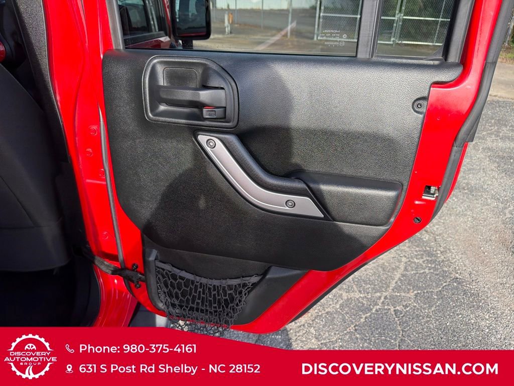 Used 2017 Jeep Wrangler Unlimited Sahara w/ Connectivity Group image 29