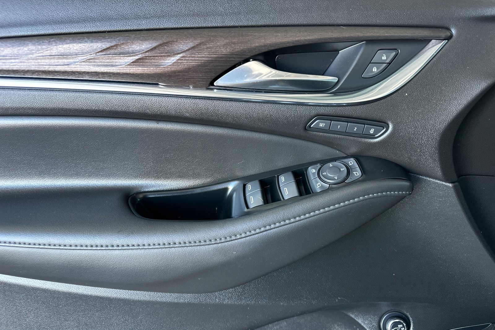 Certified 2023 Buick Enclave Avenir w/ Avenir Technology Package image 11