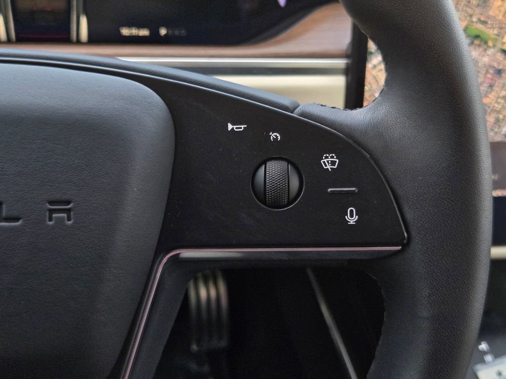 Used 2023 Tesla Model S Standard Range image 2