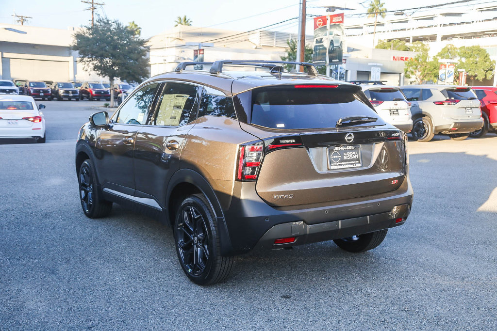 New 2026 Nissan Kicks SR w/ Illumination Package FWD image 6