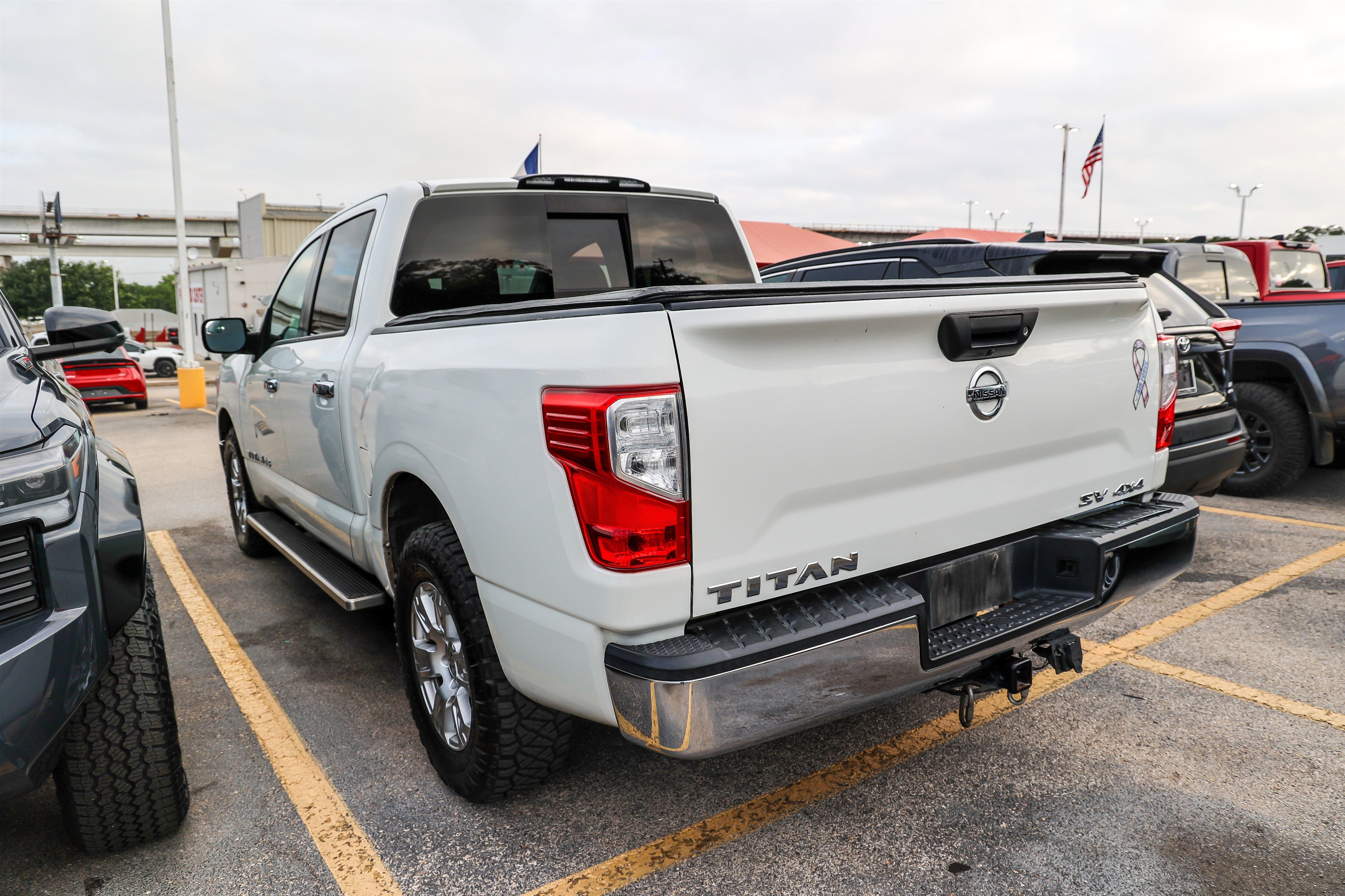 Used 2018 Nissan Titan SV AWD/4WD image 10