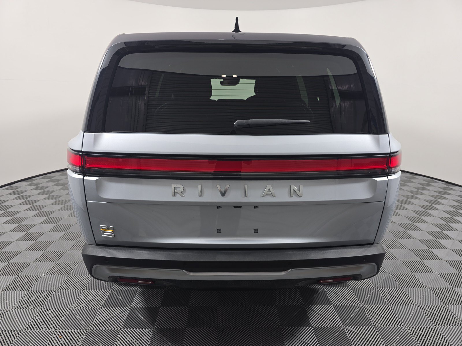 Used 2024 Rivian R1S Adventure AWD/4WD image 4