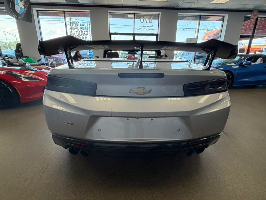 Used 2018 Chevrolet Camaro SS RWD image 11