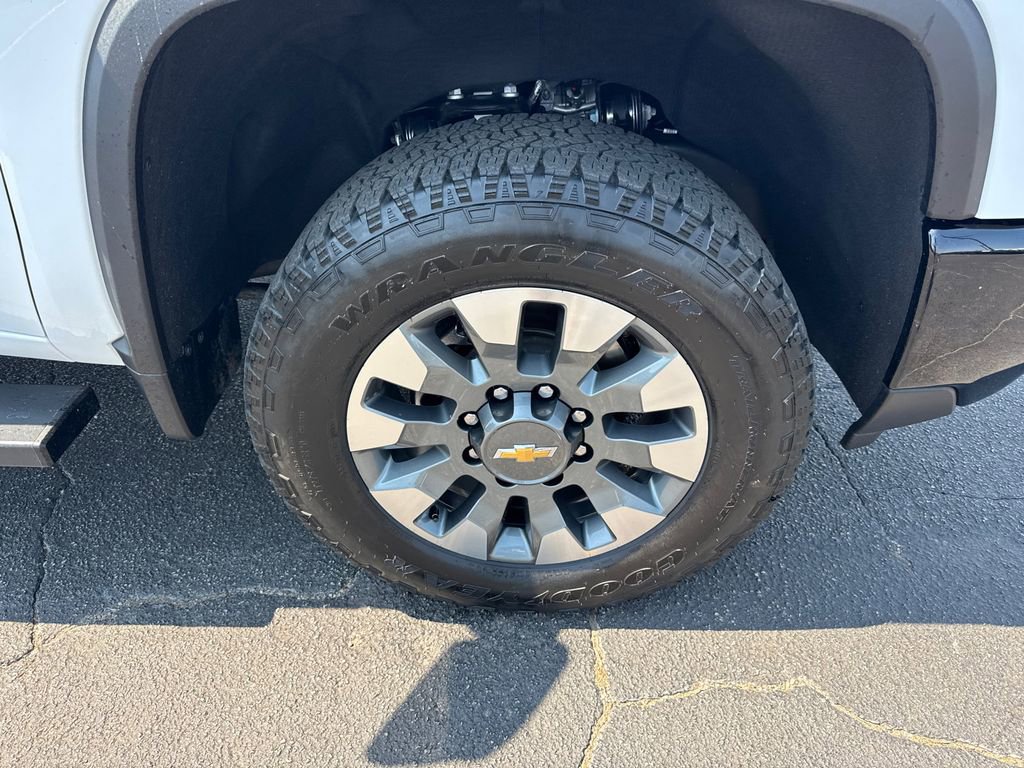 Used 2025 Chevrolet Silverado 2500 Custom w/ Custom Value Package AWD/4WD image 13