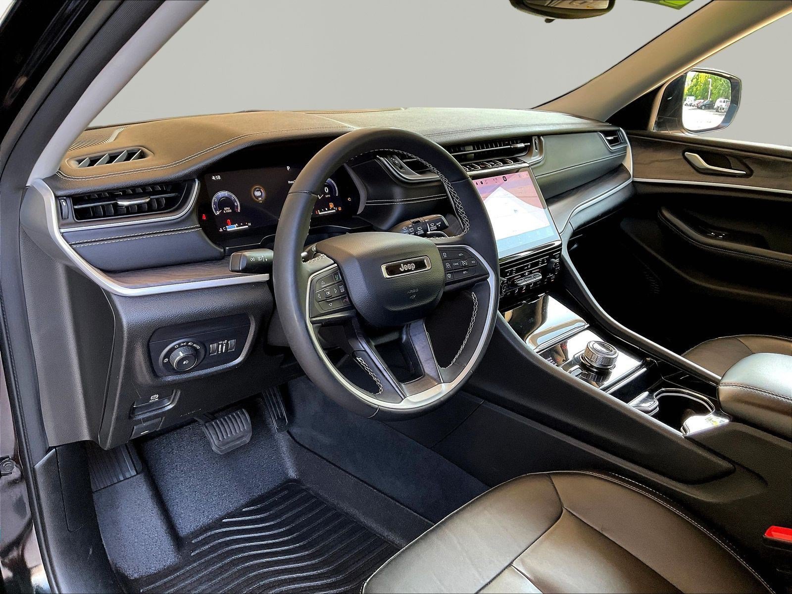 Used 2023 Jeep Grand Cherokee Limited AWD/4WD image 16