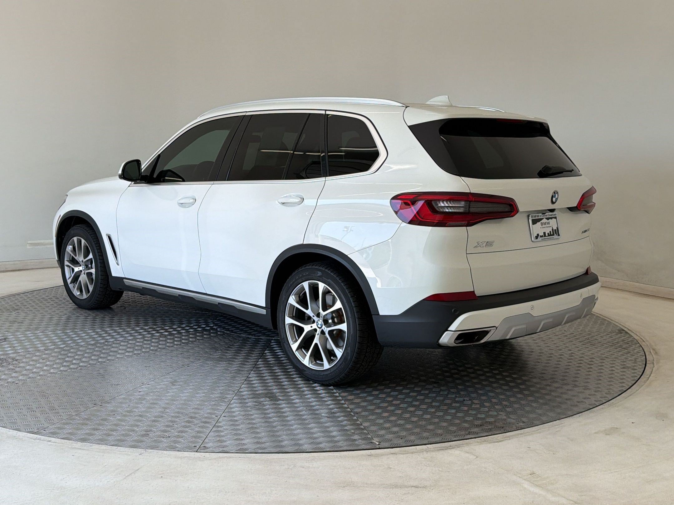 Used 2019 BMW X5 xDrive40i w/ Convenience Package AWD/4WD image 3