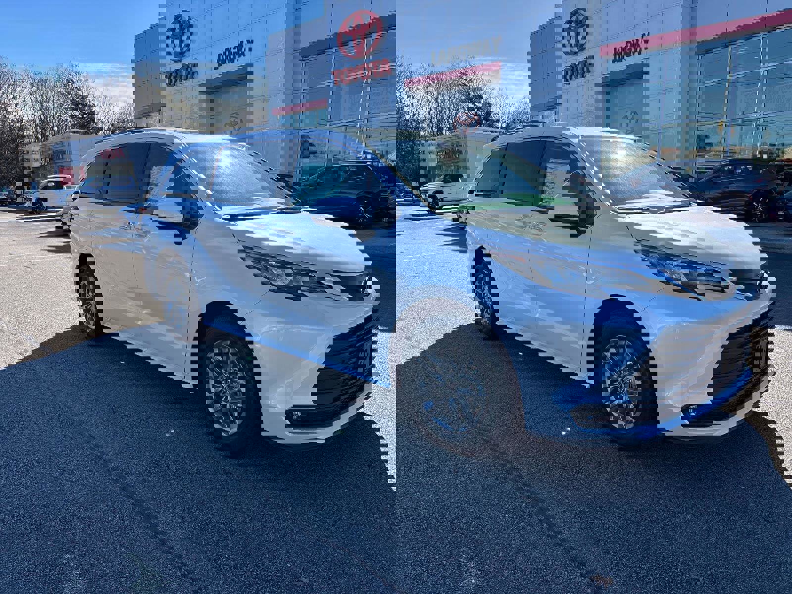 New 2026 Toyota Sienna XLE AWD/4WD image 1