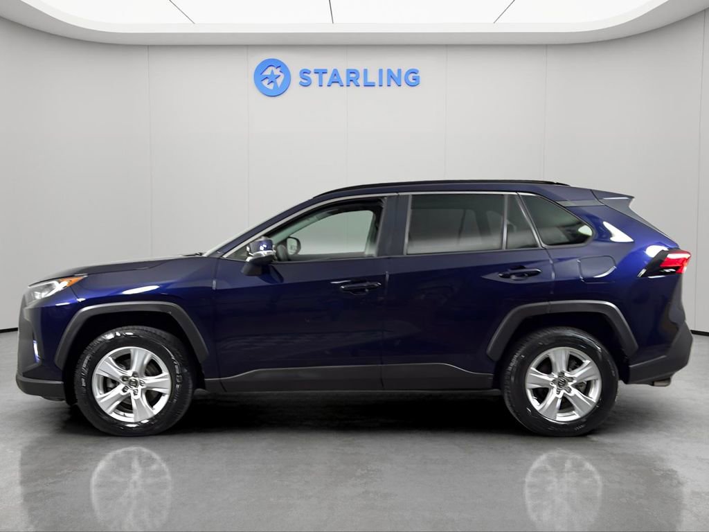Used 2019 Toyota RAV4 XLE w/ Convenience Package FWD image 3