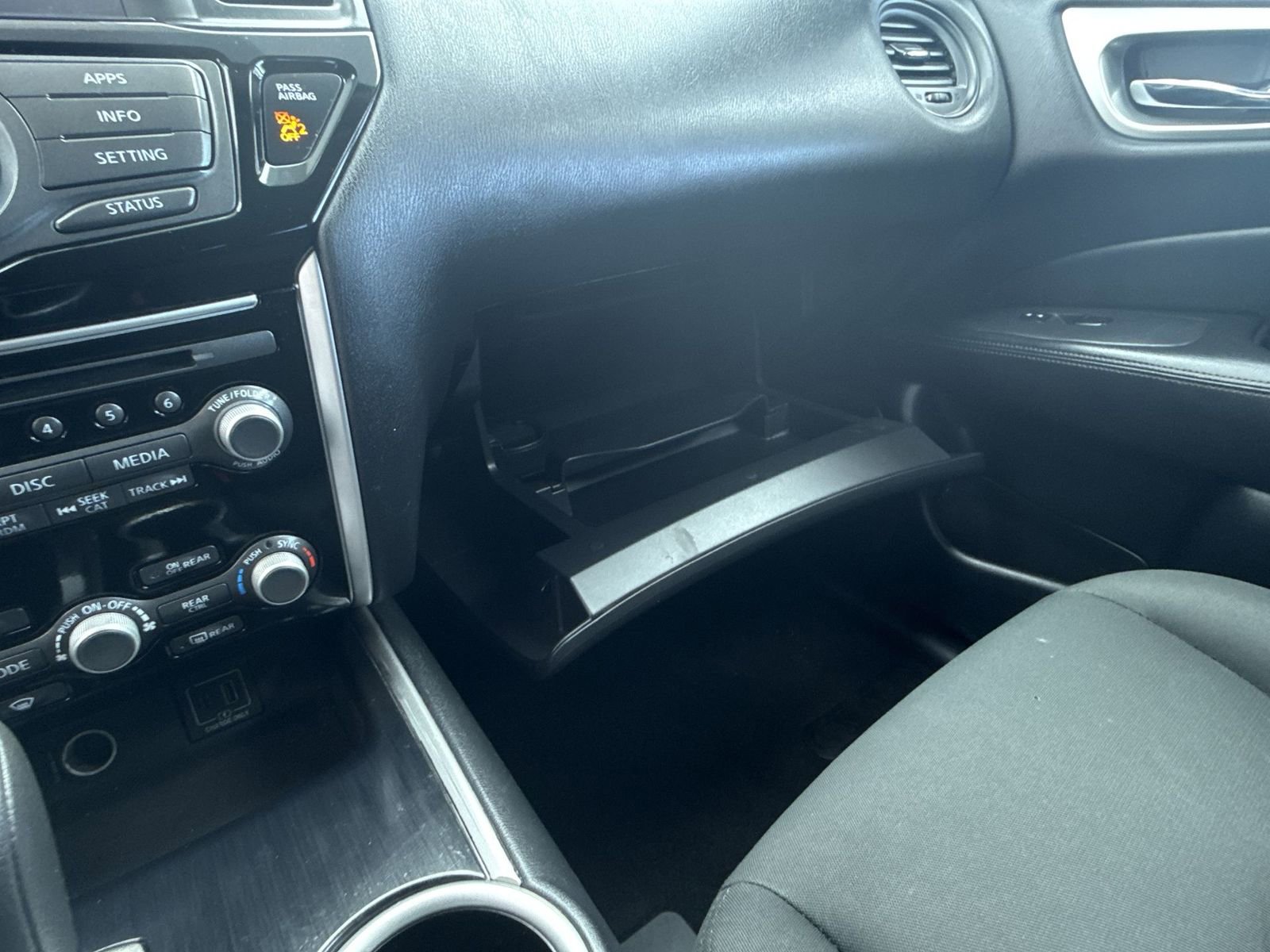 Used 2020 Nissan Pathfinder S image 24