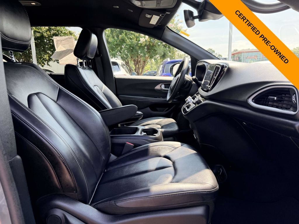 Certified 2025 Chrysler Pacifica Select FWD image 9