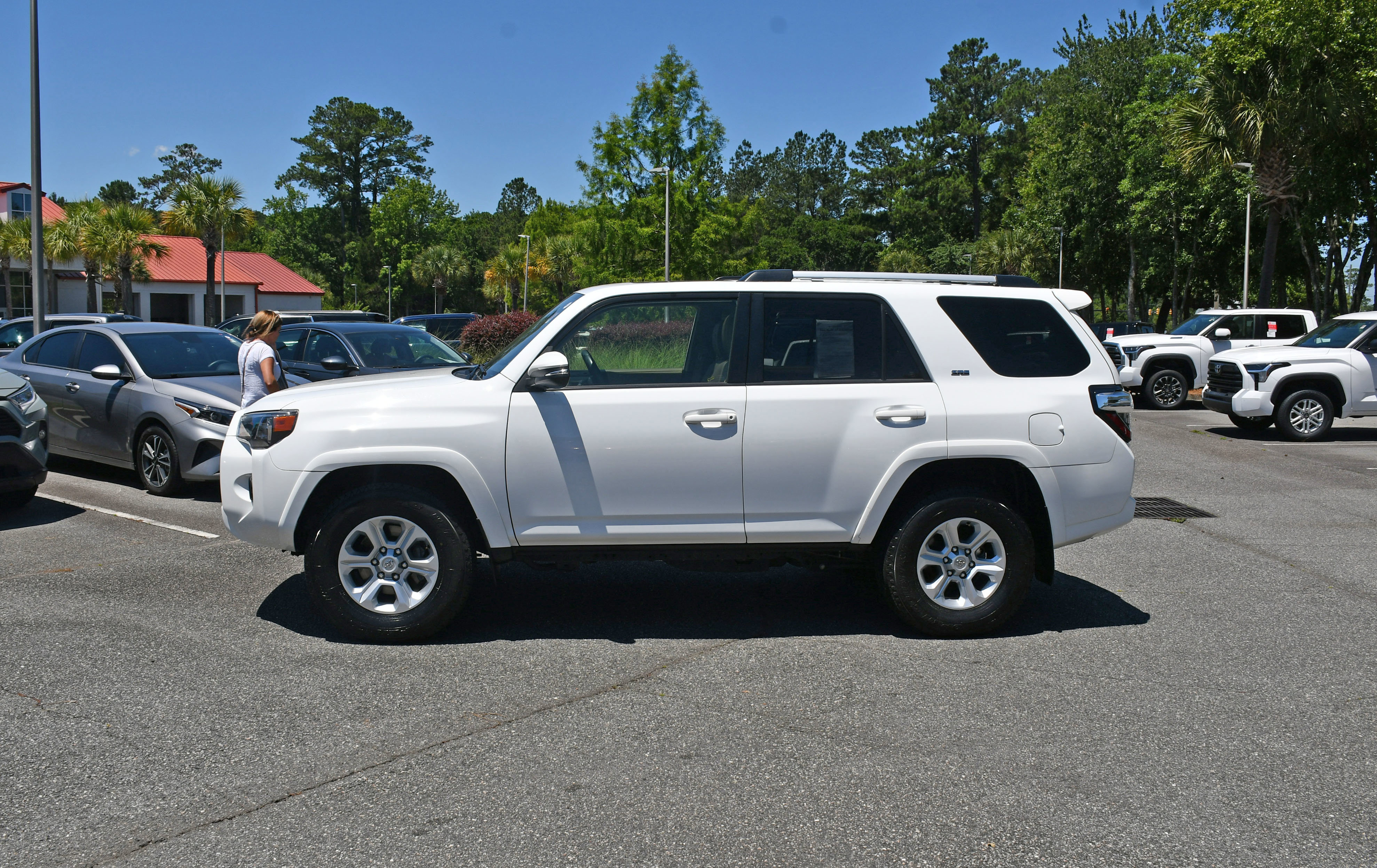 Used 2022 Toyota 4Runner SR5 Premium w/ Moonroof Package RWD image 2