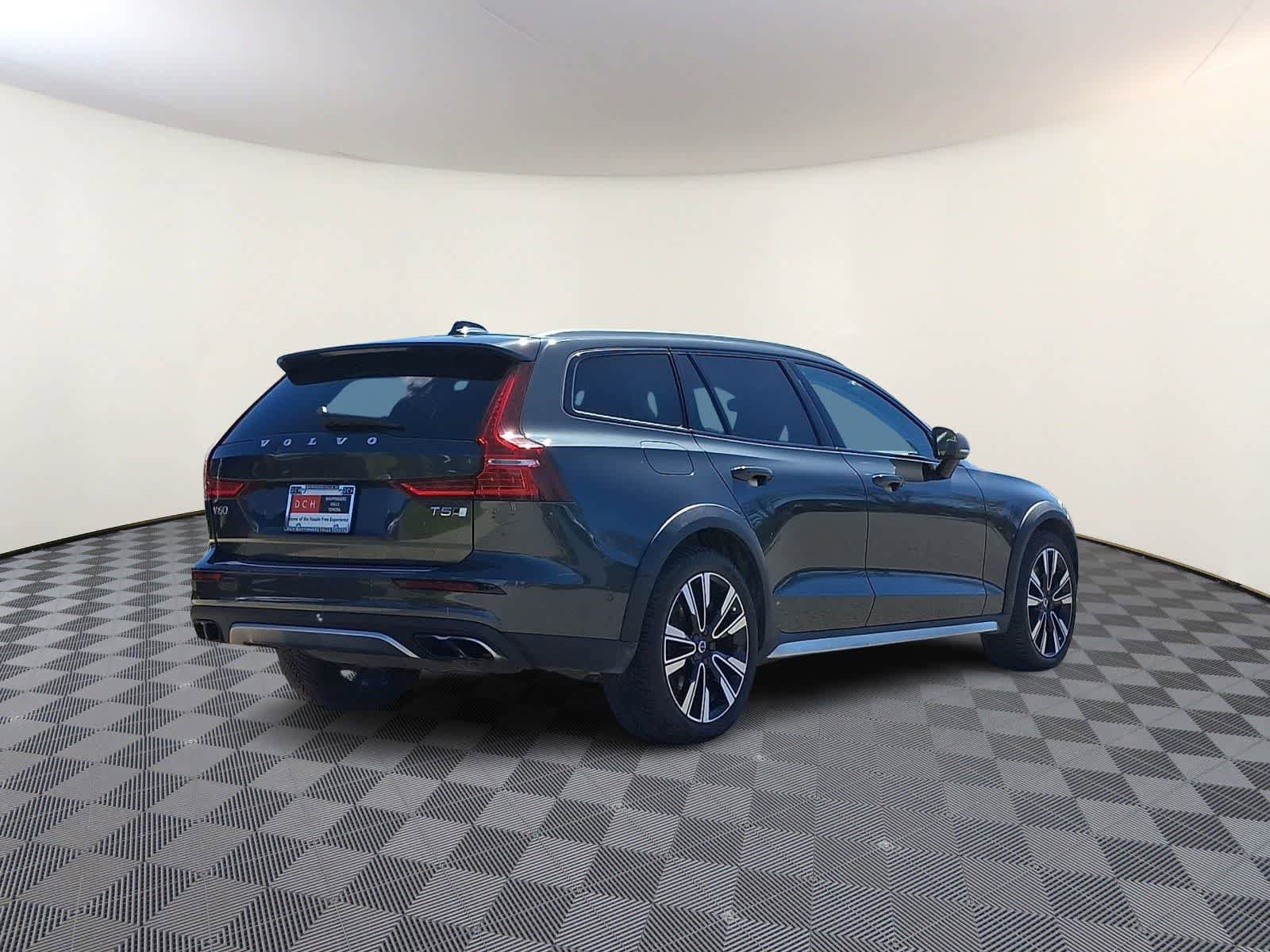 Used 2021 Volvo V60 T5 Cross Country w/ Lounge Package AWD/4WD image 5