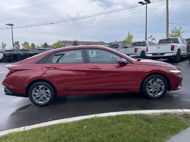 Used 2024 Hyundai Elantra SEL FWD image 6
