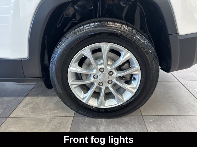 Used 2019 Jeep Cherokee Latitude w/ Popular Appearance Group AWD/4WD image 7