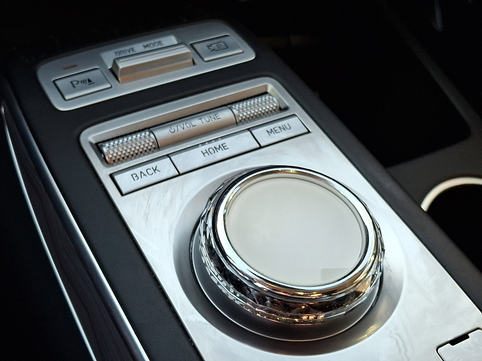 Certified 2022 Genesis GV70 2.5T w/ Advanced Package image 18