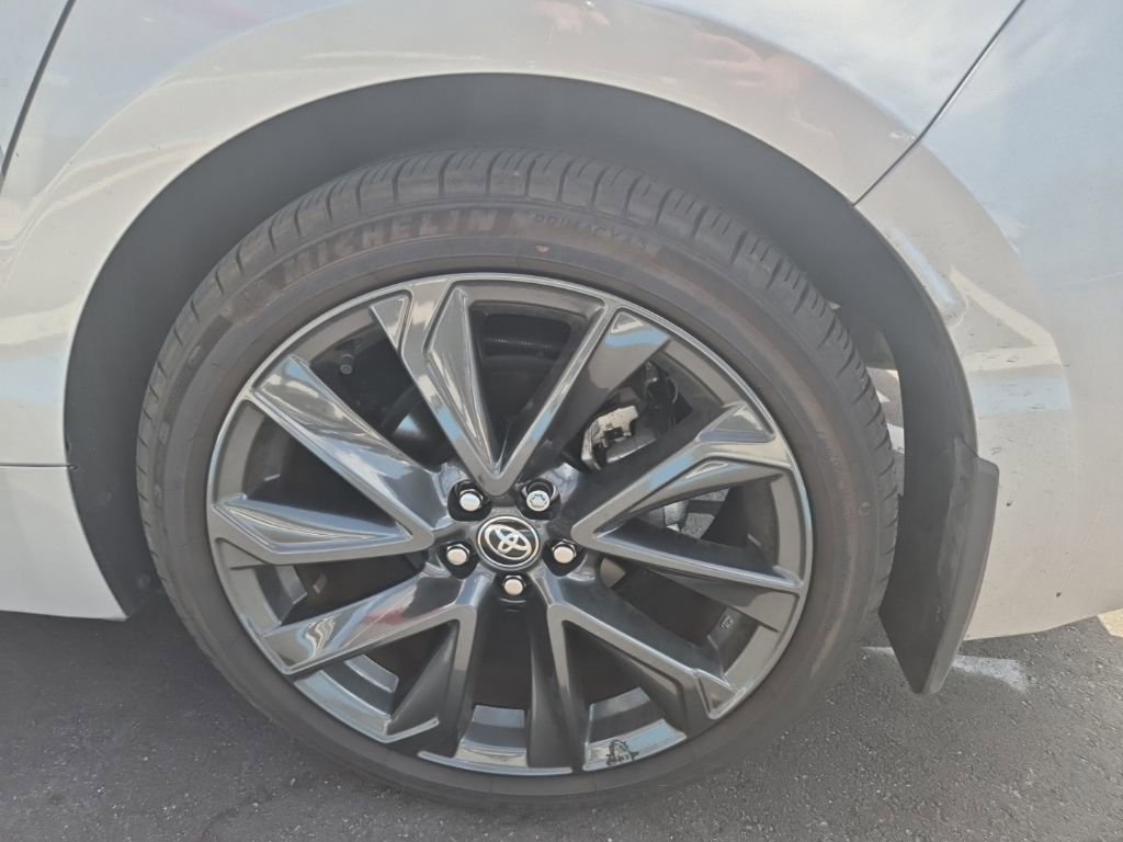 Used 2025 Toyota Corolla SE w/ SE Premium Package image 16