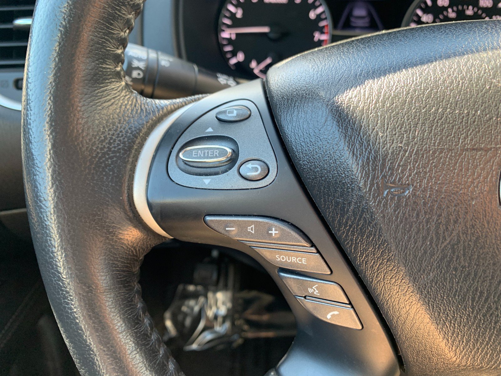 Used 2020 Nissan Pathfinder SL AWD/4WD image 17