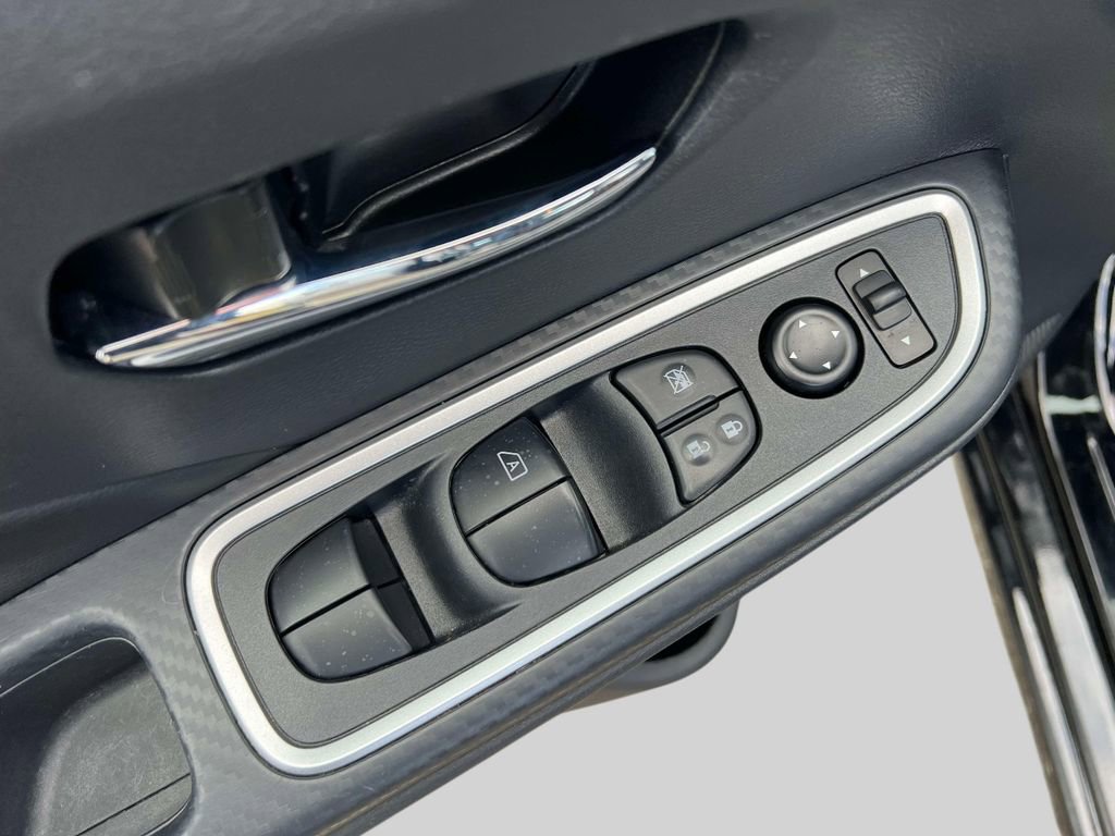 Certified 2025 Nissan Versa SR image 17