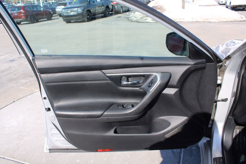 Used 2015 Nissan Altima 2.5 SV w/ Convenience Package image 18