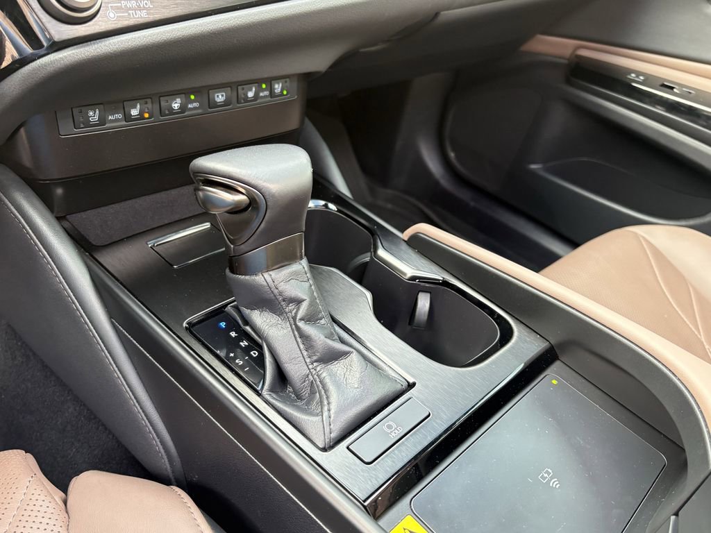 Used 2023 Lexus ES 350 Ultra Luxury w/ Accessory Package (Z2) image 20