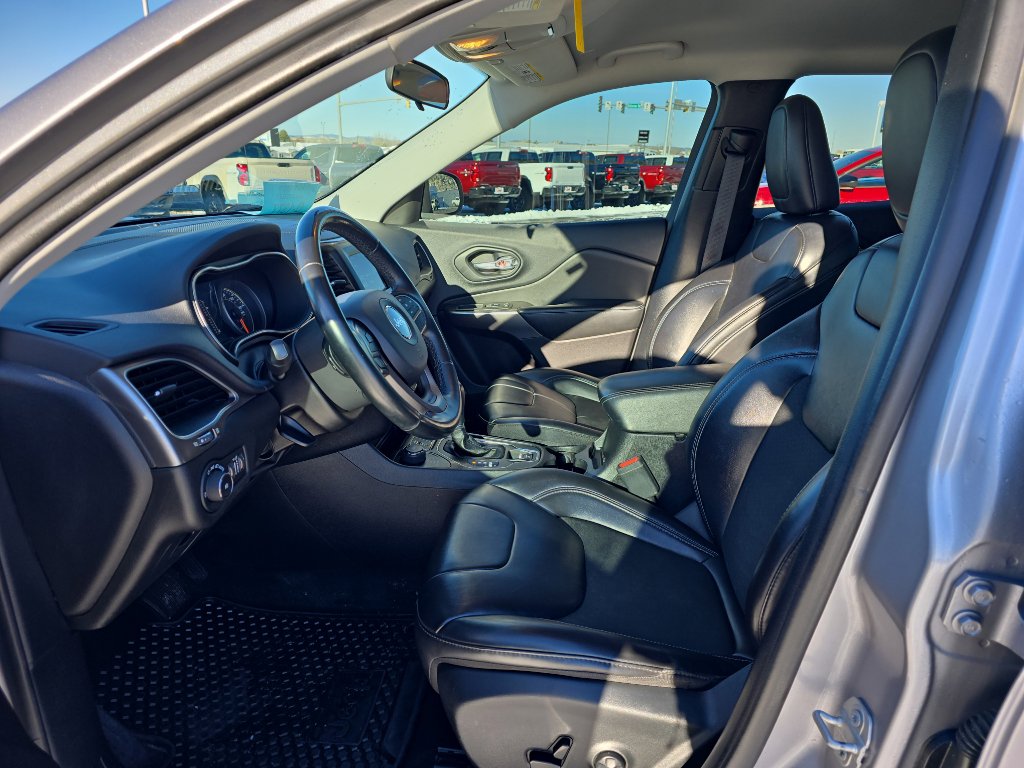 Used 2020 Jeep Cherokee Latitude Plus w/ Cold Weather Group image 9