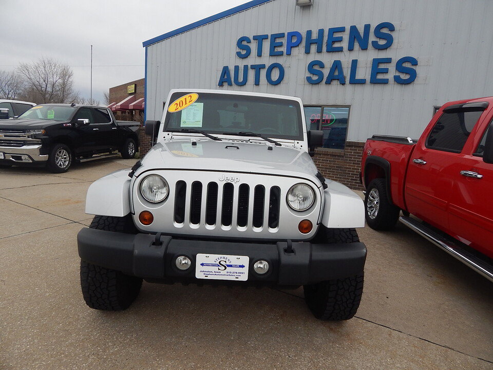 Used 2012 Jeep Wrangler Unlimited Sahara w/ Connectivity Group image 2