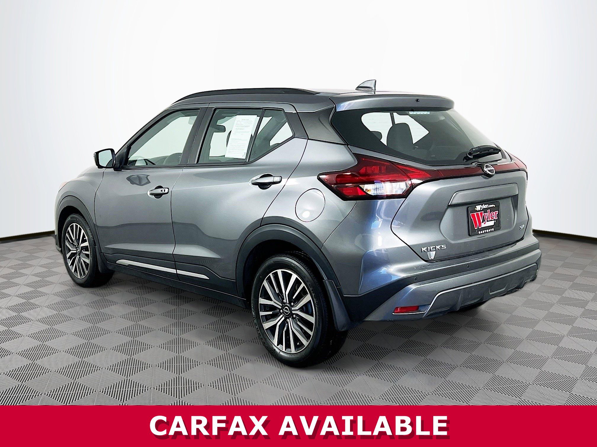 Used 2023 Nissan Kicks SR image 27