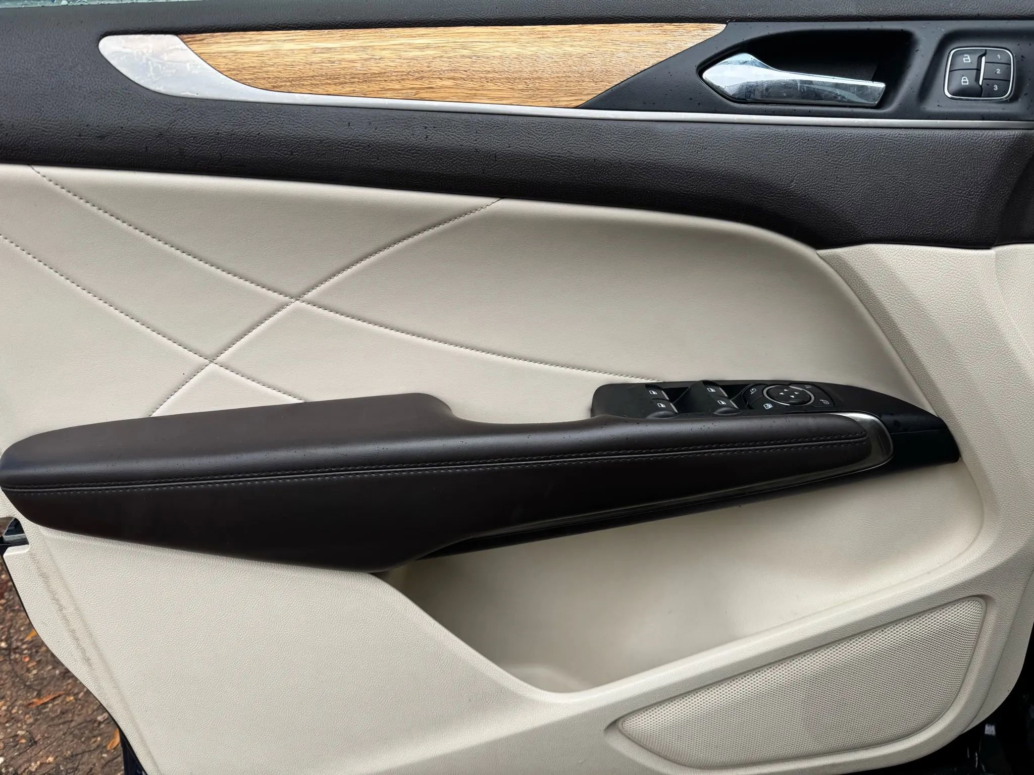 Used 2015 Lincoln MKC AWD w/ Equipment Group 101A Select image 26