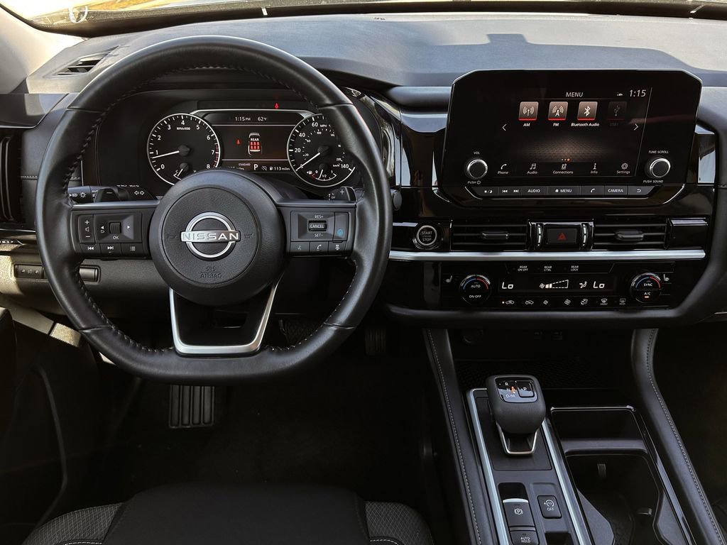 Used 2024 Nissan Pathfinder SV image 12