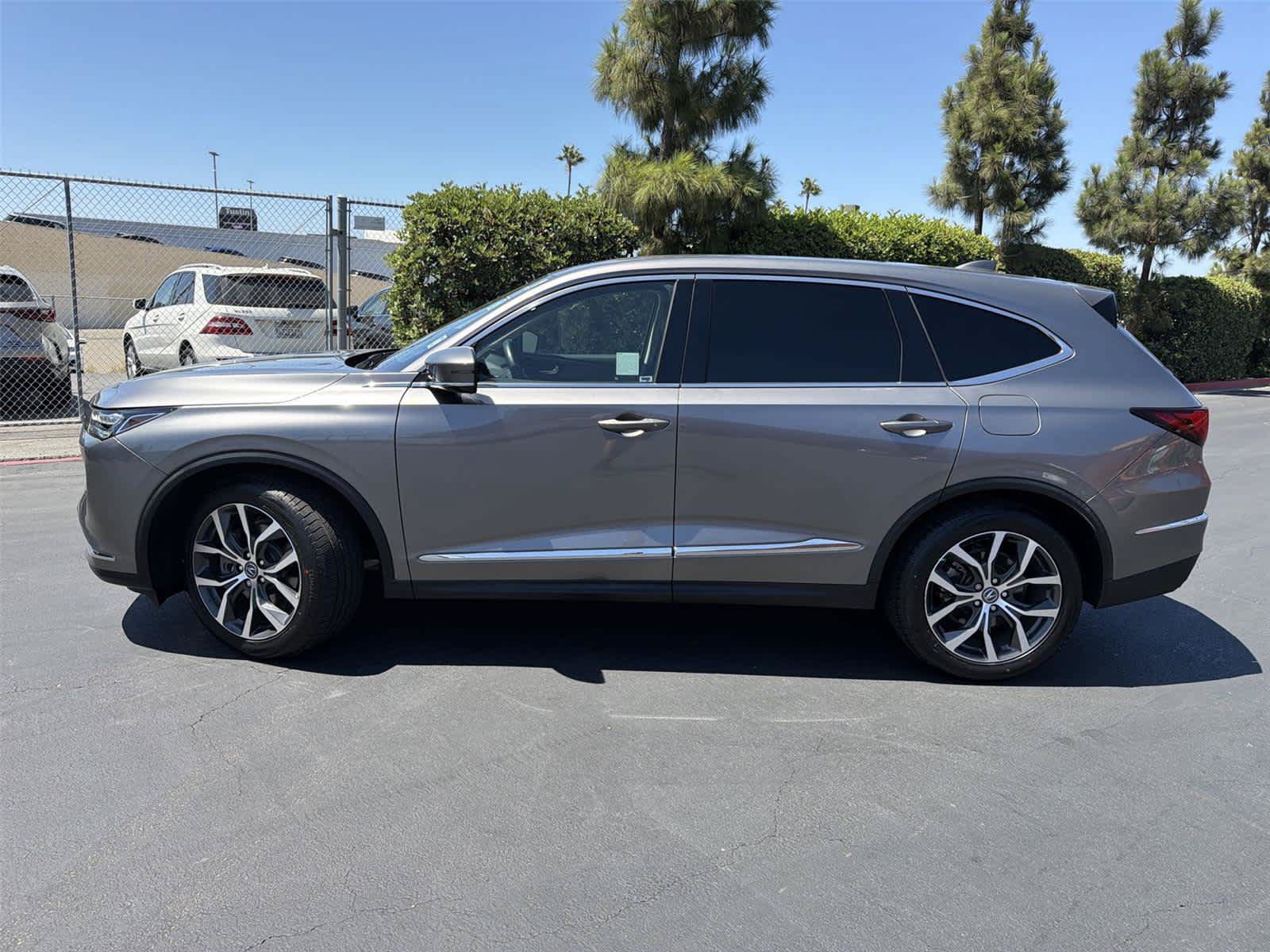 Used 2023 Acura MDX FWD w/ Technology Package image 3