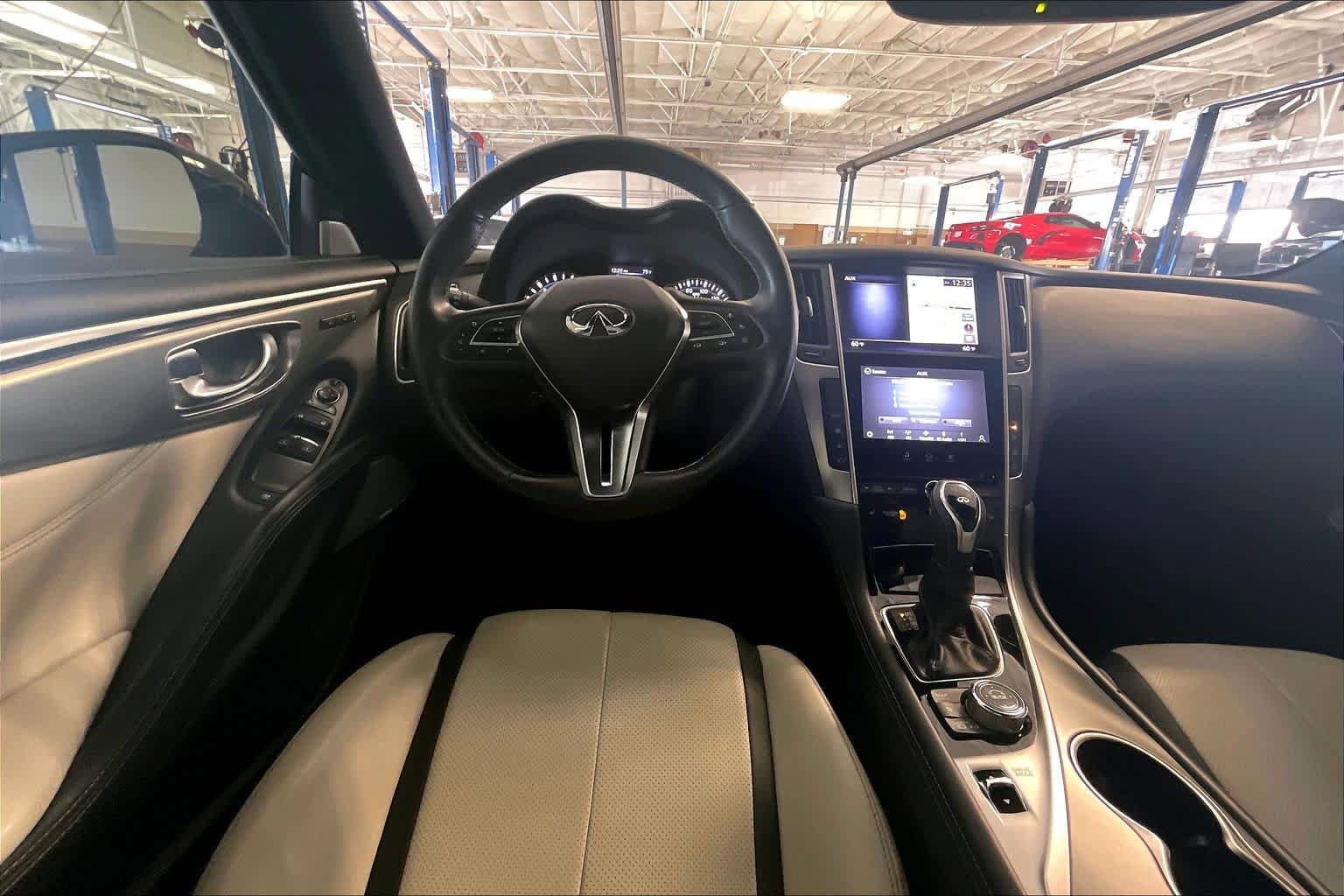 Used 2021 INFINITI Q60 3.0t Luxe w/ Essential Package RWD image 5