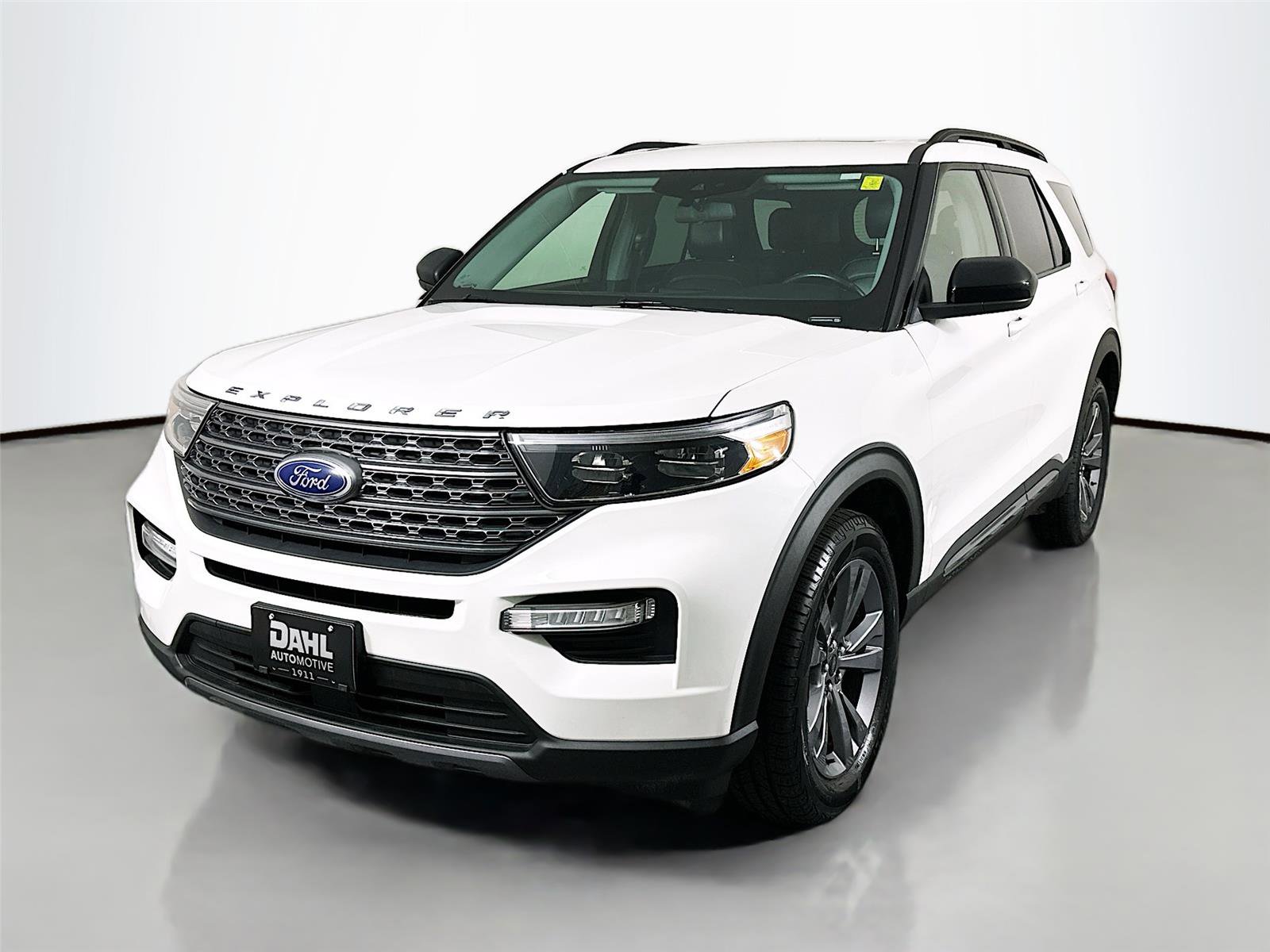 Used 2022 Ford Explorer XLT w/ Equipment Group 202A image 4