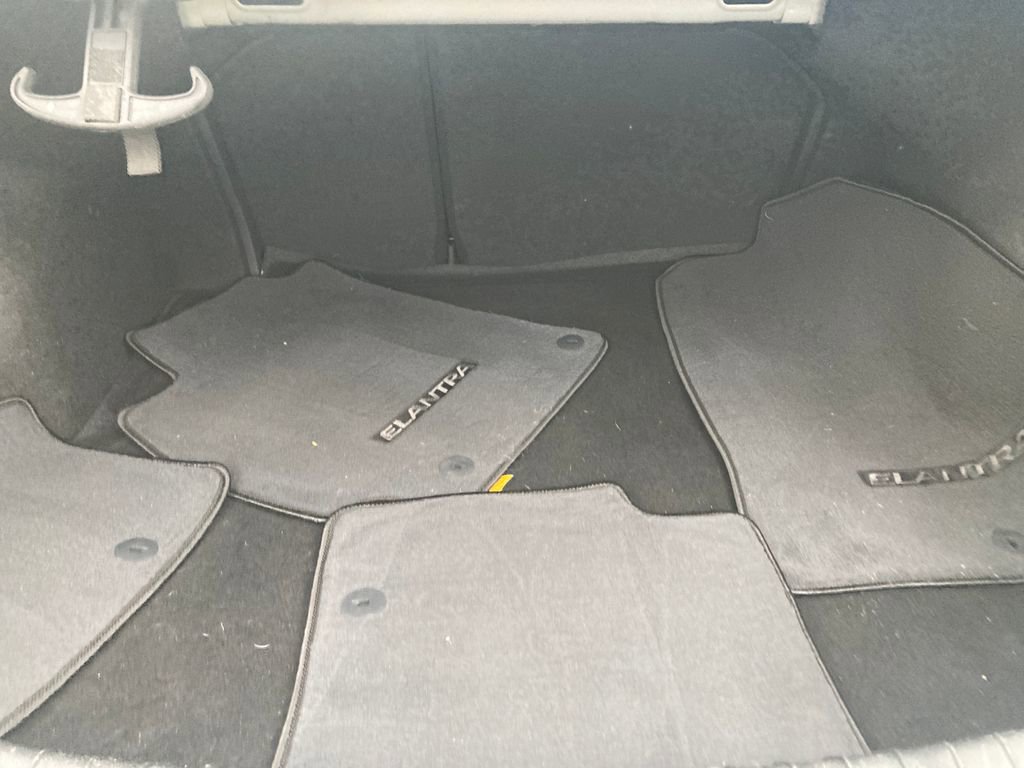 Used 2017 Hyundai Elantra SE w/ Cargo Package image 27