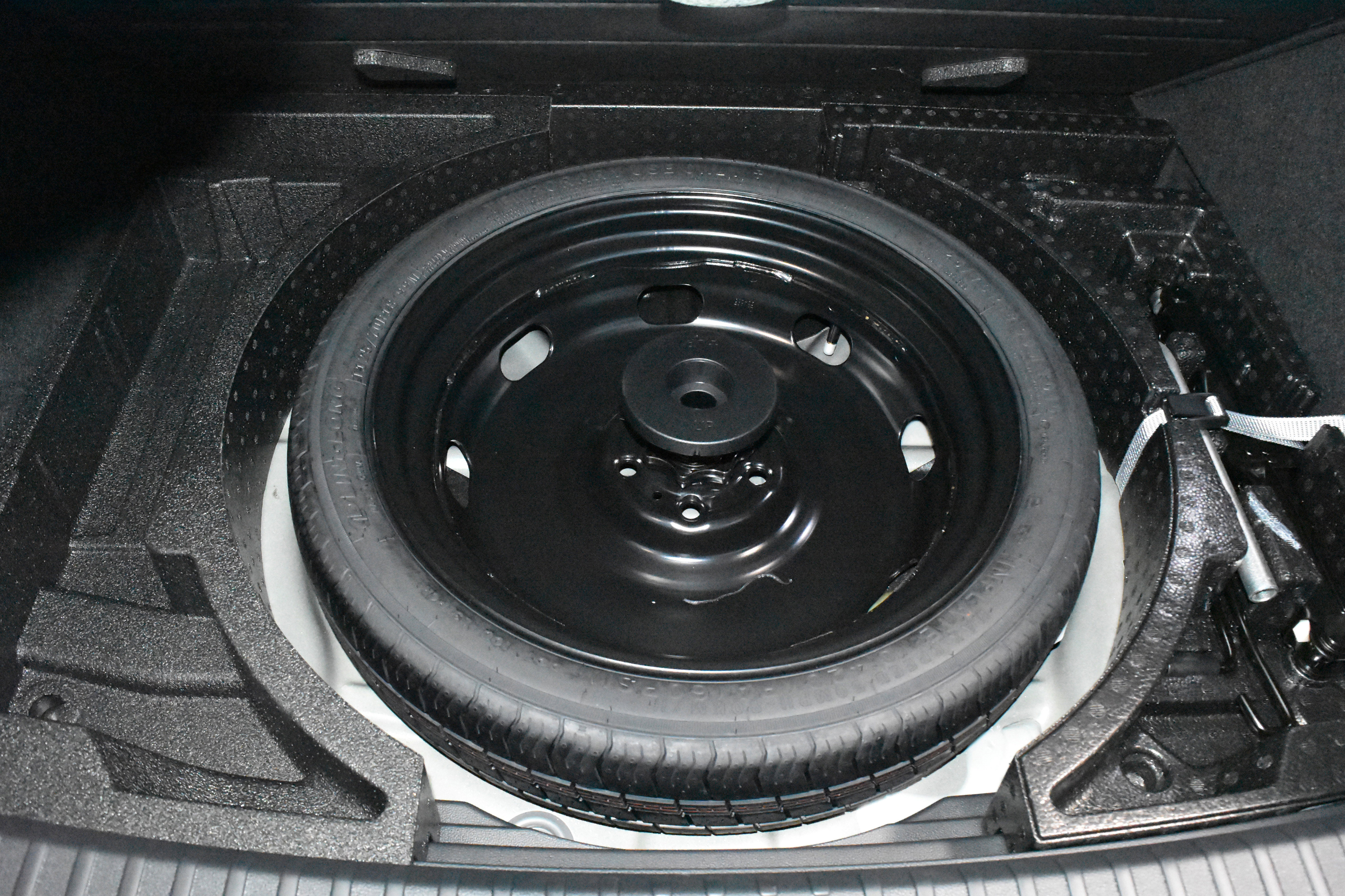 New 2025 Volkswagen Taos SE image 27