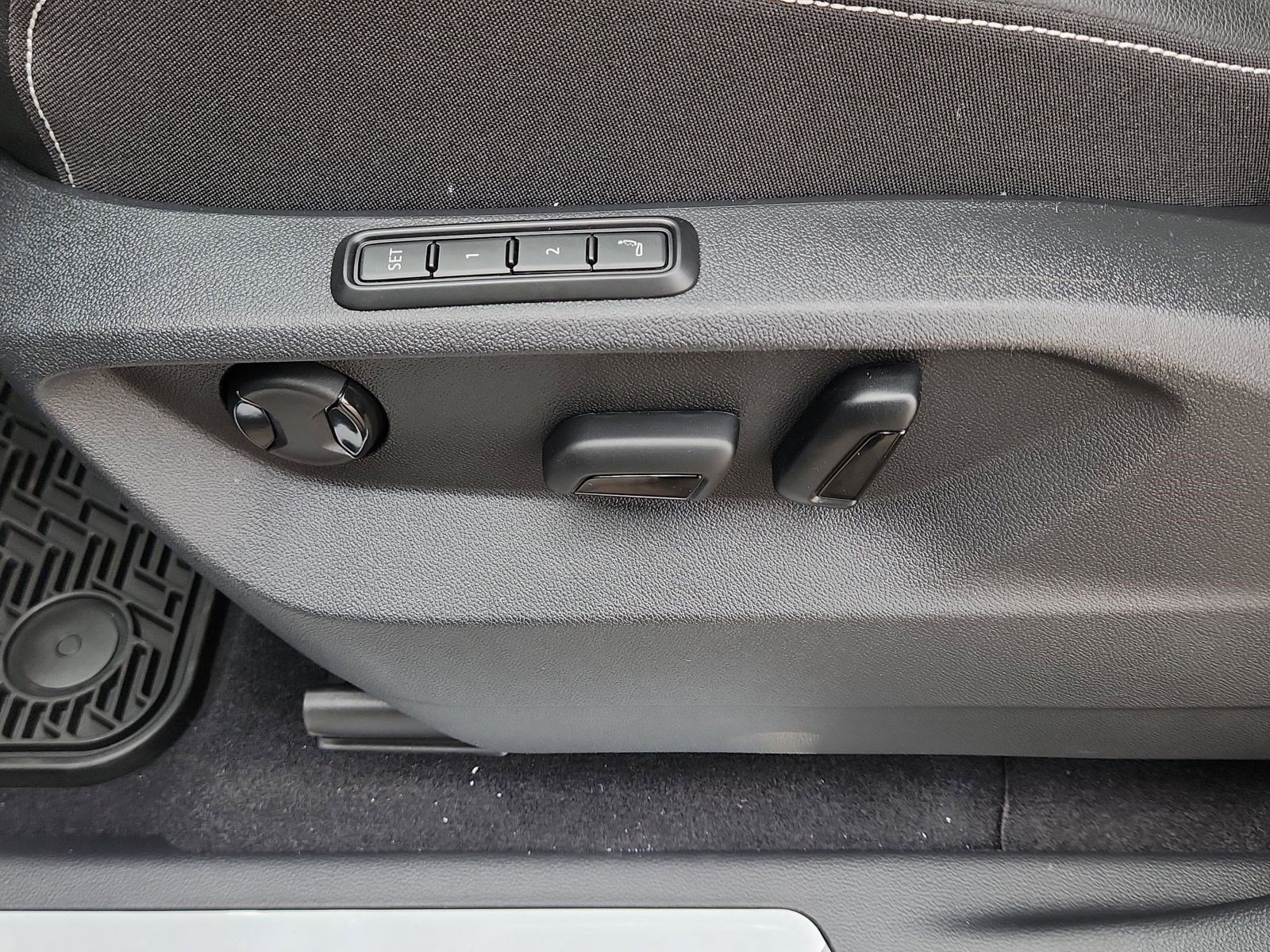 New 2026 Volkswagen Atlas SEL Premium R-Line image 9