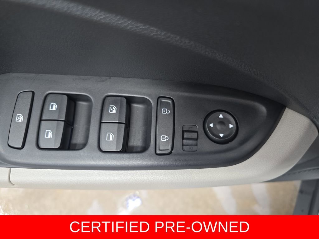 Certified 2026 Hyundai Venue SEL FWD image 28