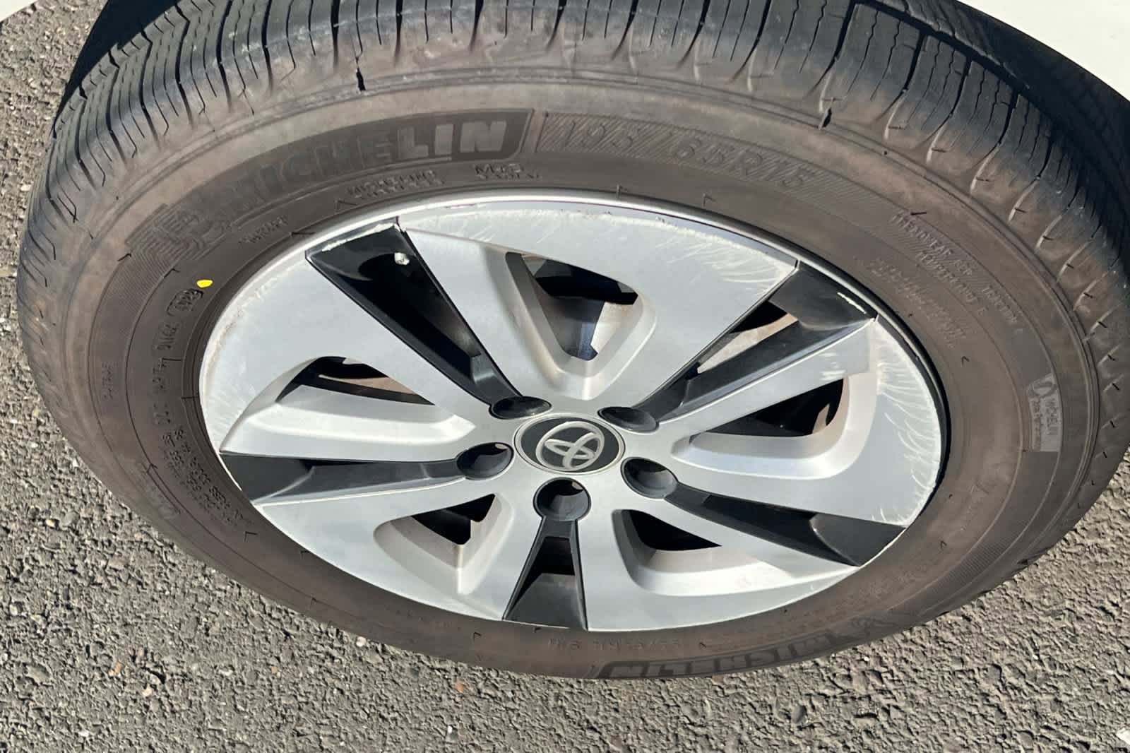 Certified 2016 Toyota Prius Four w/ Advanced Technology Package FWD image 17
