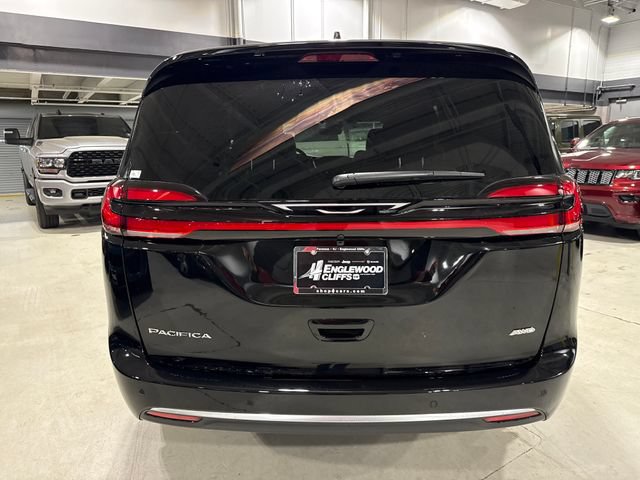 New 2027 Chrysler Pacifica Select w/ Family Tech Group AWD/4WD image 11