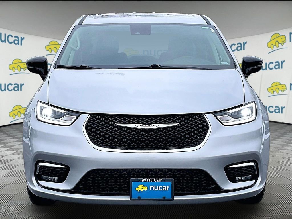 Used 2024 Chrysler Pacifica Touring-L image 2