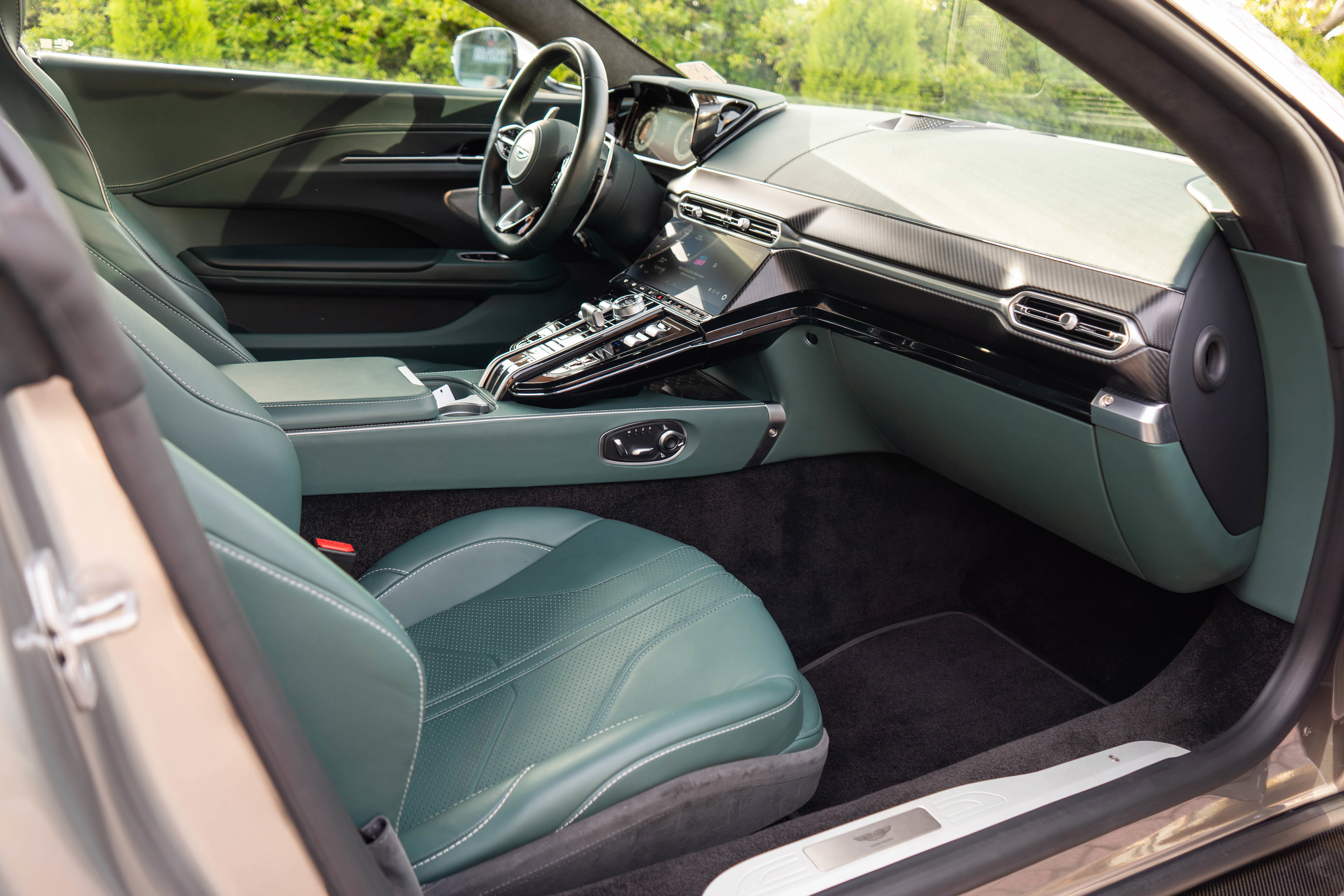 Used 2025 Aston Martin V8 Vantage Coupe image 21