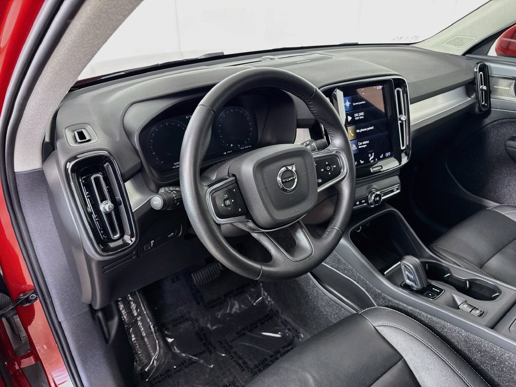 Used 2021 Volvo XC40 T5 Momentum w/ Premium Package AWD/4WD image 10