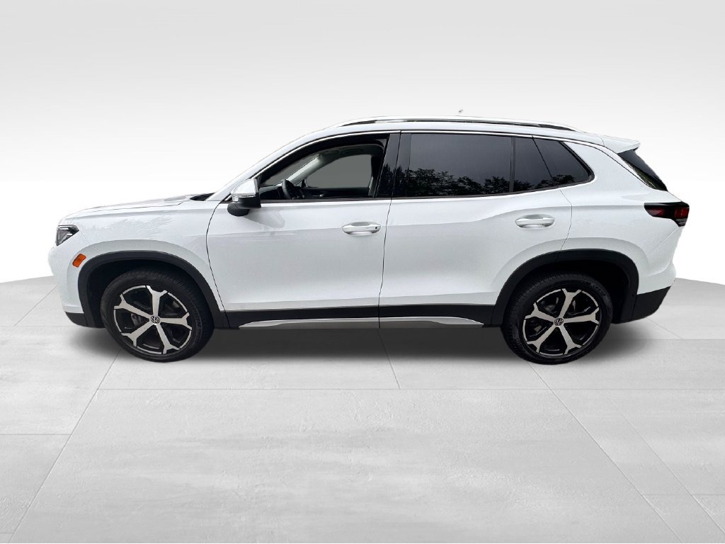 Used 2026 Volkswagen Tiguan SE w/ Panoramic Sunroof Package AWD/4WD image 2