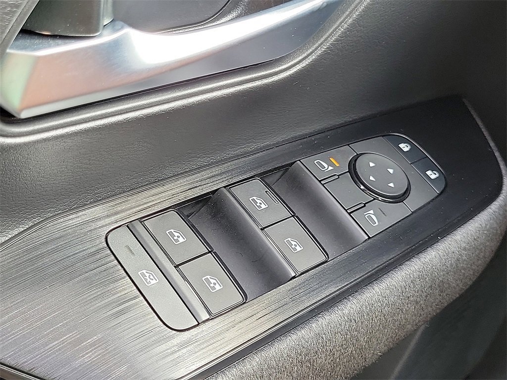 Certified 2025 Nissan Kicks SV image 14